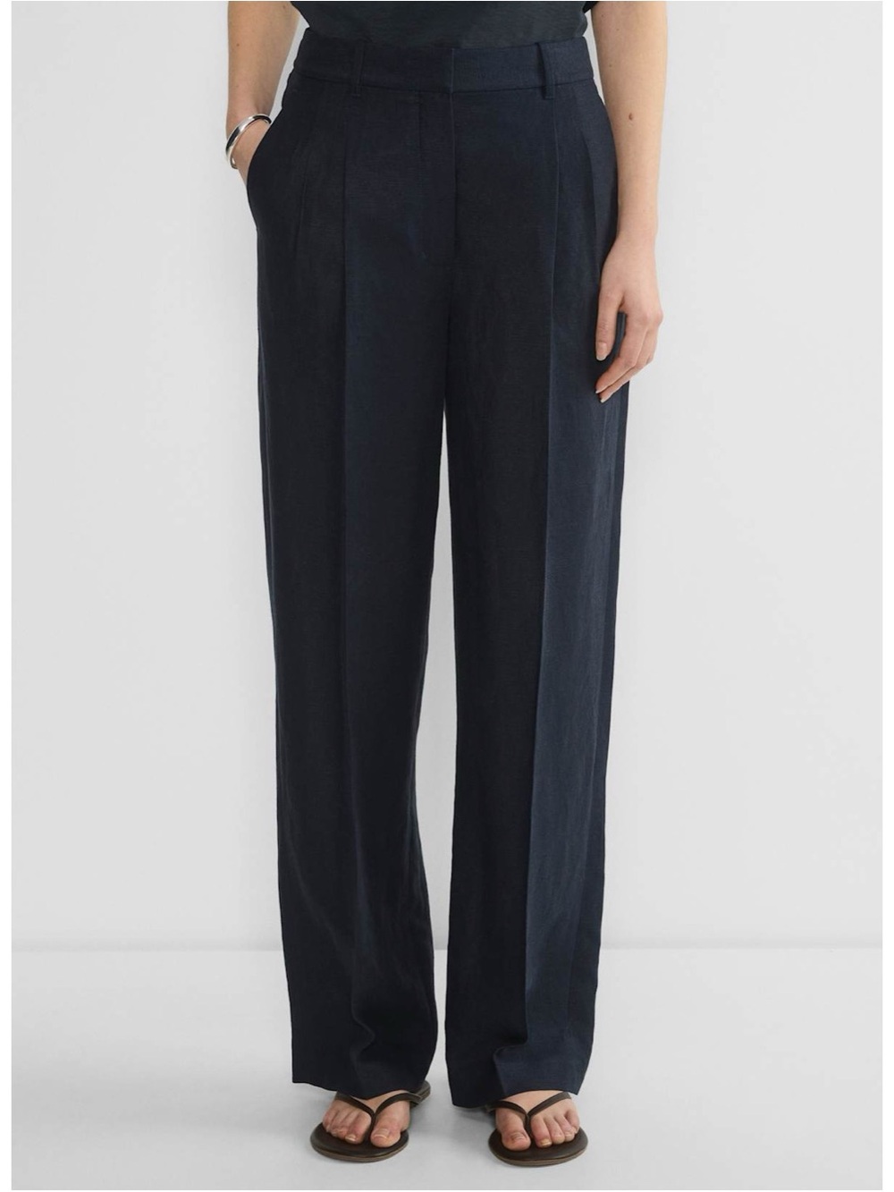 Aritzia Effortless pant Dark night navy crepette 6 short